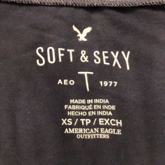 AEO Soft & Sexy Distressed V-Neck - XS - Picture 7 of 8